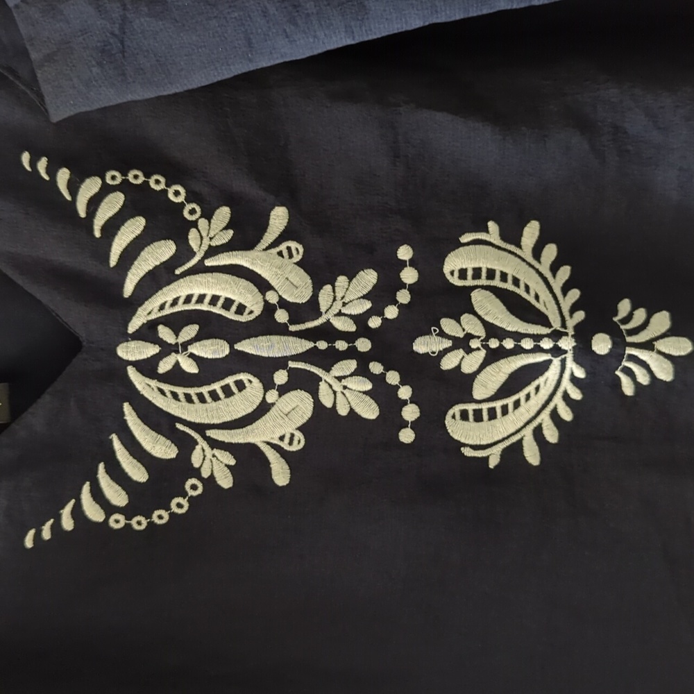 Express Embroidered Tank - Picture 3 of 3